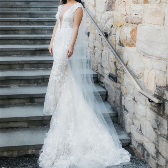 Spring 2019 Berta Wedding Dress - Picture 7 of 15